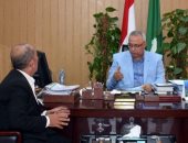 محافظ الشرقية يناقش استعدادات استقبال موسم القمح مع وكيل "الزراعة"