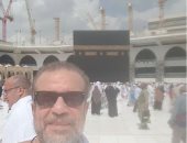 شريف منير ينشر صورة خلال أدائه مناسك العمرة: اللهم استجب دعائى لكل من وصانى