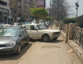 قارئ يشكو ركن مواطن سيارته أعلى رصيف شارع جمال عبد الناصر بميامى 