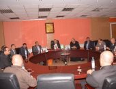 محافظ الشرقية يلتقى أهالى صان الحجر لبحث مشكلاتهم