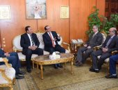 رئيس جامعة المنوفية يستقبل محافظ الدقهلية لحضور مناقشة دكتوراه بكلية الطب