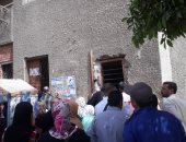 صور.. شكوى من تكدس المواطنين أمام مكتب تموين النهضة فى مدينة السلام 