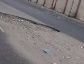 قارئ يشكو وجود حفرة بمدخل الموقف الجديد بمحرم بك فى الإسكندرية