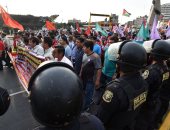  صور.. مسيرة احتجاجية على هامش انعقاد القمة الثامنة للأمريكتين فى ليما
