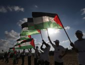 الفلسطينيون يشاركون بجمعة الأعلام فى قطاع غزة