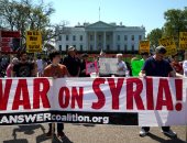 أمريكيون يتظاهرون خارج البيت الأبيض ضد الضربة الجوية على سوريا