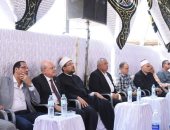 وزير الأوقاف ومحافظ الشرقية يؤديان واجب العزاء لأسرة الشهيد محمد عادل