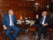 وزير الزراعة يبحث التوسع فى إنشاء مشروعات للإنتاج الحيوانى بالوادى الجديد