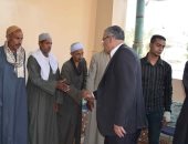 صور .. محافظ المنيا يقدم واجب العزاء لأسرة شهيد سيناء بمركز أبوقرقاص