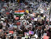 صور.. تظاهر آلاف الهنود احتجاجا على اغتصاب الفتيات فى كشمير