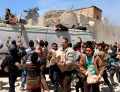 صور.. الحكومة السورية تقدم مساعدات غذائية لأهالى دوما بعد هزيمة الإرهابيين