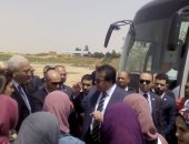 صور.. طلاب صيدلة السادات يطالبون وزير التعليم العالى بتوفير مواصلات داخلية