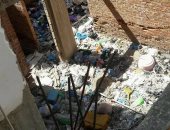 صور.. شكوى من تحول منزل مهجور لمقلب قمامة فى العصافرة بالإسكندرية