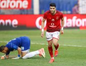 فيديو.. أزارو يهدر فرصة تسجيل الهدف الأول للأهلى أمام حورويا الغيني 