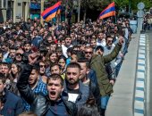 صور.. الآلاف يحتجون بعد موافقة البرلمان على تولى سركسيان رئاسة الوزراء بأرمينيا 