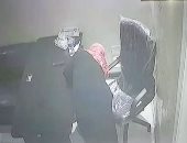 فيديو.. سيدة مجهولة الهوية وراء سرقة عيادة طبيب بولاق الدكرور