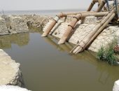 صور.. نقيب العلميين يتفقد مصبات بحيرة قارون لحل مشاكلها