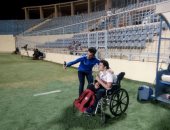 صور.. دونجا يترك إحماء بدلاء الزمالك بسبب مشجع