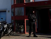 صور.. شرطة ألمانيا تنفذ أكبر مداهمات فى تاريخها لمكافحة تهريب البشر والدعارة 