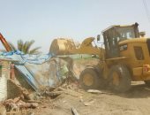 صور.. محافظ الدقهلية: إزالة 10 حالات تعدى بشاطئ بحيرة المنزلة