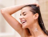 6 خطوات لتنظيف الشعر وفروة الرأس بطريقة صحيحة.. "مش مجرد مية وشامبو"