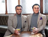 صور.. روبوت جديد لا يمكن تمييزه عن البشر يقتحم حانة فى لندن ويتحدث مع الزبائن