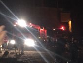 فيديو.. الدفع بـ 9 سيارات إطفاء للسيطرة على حريق مستودع أنابيب أسيوط