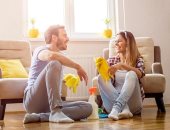 ديلى ميل: مشاركة الزوج فى الأعمال المنزلية تجعل الحياة الزوجية أكثر سعادة 