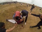 صور.. لحظة استهداف قناصة الاحتلال الإسرائيلى طفل فلسطينى على حدود غزة