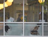 صور.. آثار إطلاق النار على مطعم بولاية تينيسى الأمريكية