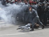 صور.. تجدد الاشتباكات بين الشرطة والمعارضة فى أرمينيا وارتفاع عدد المعتقلين