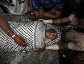 صور..فلسطينيون يشيعون جثمان شهيد برصاص الإحتلال الاسرائيلى فى خان يونس