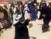 فيديو.. اليمنيون يتحدون الحرب ويواجهون أزماتهم بحفلات الزواج على سد مأرب