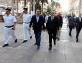 صور.. مساعد وزير الداخلية للنقل يشدد على القوات ضرورة اليقظة وتعقيم المحطات