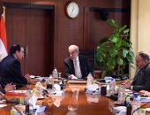 رئيس الوزراء يتابع عددا من المشروعات الجارى اقامتها فى قطاع الغاز الطبيعى - صور