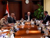رئيس الوزراء: لا استغلال للموارد الطبيعية إلا بترخيص حفاظاً على ثروات مصر - صور
