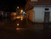 أهالى "نقنق" بسوهاج يشكون من غرق شوارع القرية فى مياه الصرف الصحى