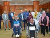 محافظ بورسعيد يسلم شهادات أمان لأسر الشهداء وإبطال نادى الحرية لمتحدى الإعاقة