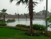 فيديو.. تساقط الثلوج بالعين السخنة وانقلاب سيارتين بسبب سوء الأحوال الجوية