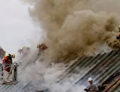 صور.. اندلاع حريق هائل بأحد البنوك فى سويسرا