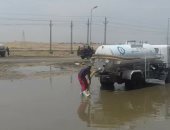 محافظ السويس: الدفع بـ20 سيارة لكسح مياه الأمطار من شوارع المحافظة