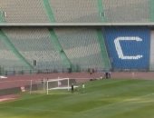 صور.. تزويد الملعب بـ"نجيلة" قبل القمة 116