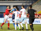 فيديو و صور.. اشتباكات بين لاعبى الأهلى والزمالك بسبب "السولية والنقاز"