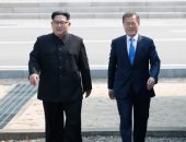 القوى العظمى بالعالم ترحب بنجاح المفاوضات بين الكوريتين.. الصين "تشيد" بقمة الزعيمين وتحيى "شجاعتهما".. والكرملين يثمن نتائج اللقاء التاريخى.. وترامب: الحرب الكورية تضع أوزارها ويجب الفخر بما يحدث فى كوريا