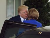 صور.. ترامب يستقبل المستشارة الألمانية فى البيت الأبيض بالقبلات