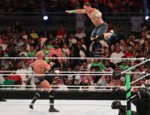 صور.. أبطال WWE يتنافسون بـ "رويال رامبل" لأول مرة فى السعودية