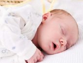 فيديو معلوماتى.. تعرفى على عدد ساعات النوم الأمثل لطفلك فى عامه الأول