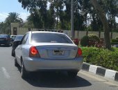 قارئ يرصد سيارة ملاكى تسير بلوحات معدنية مطموسة فى المنتزه بالإسكندرية