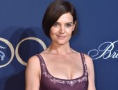 كاتى هولمز بإطلالة ساحرة فى عرض أزياء "بوزين"  