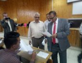 صور.. رئيس جامعة أسوان يتفقد امتحانات الفصل الدراسى الثانى